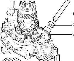 Снятие промежуточной шестерни заднего хода