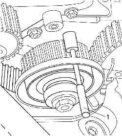 Использование специального приспособления (1) для фиксации шкива зубчатого ремня коленчатого вала