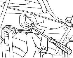 Использование отвертки для отодвигания скобы (1) клапана