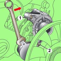 Ослабление натяжения поликлинового ремня и расположение болта (1) и гайки (2) крепления генератора на четырехцилиндровых двигателях без турбонаддува