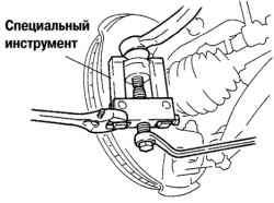 Отсоединение рулевой тяги от поворотного кулака