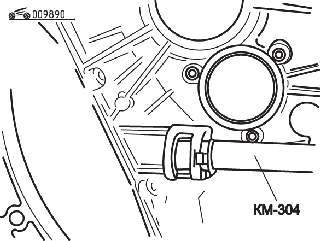 Использование приспособления КМ-304 для установки опорных втулок разъединяющего рычага сцепления