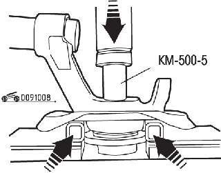 Использование приспособления КМ-500-5 для снятия ступицы колеса
