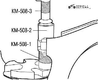 Использование приспособлений КМ-508-1, КМ-508-3 и КМ-508-4 для запрессовки передней демпфирующей втулки