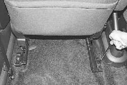 Снятие и установка переднего сиденья