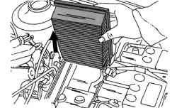 Направление снятие элемента воздушного фильтра на 16-клапанном двигателе