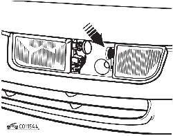 Расположение винта крепления переднего указателя поворотов и противотуманной фары
