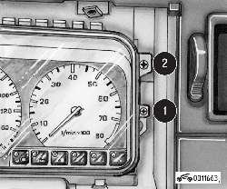 Два винта (2) крепления крышки комбинации приборов к корпусу и два винта (1) крепления комбинации приборов в сборе