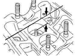Замер глубины между концом стержня клапана и верхней кромкой головки блока цилиндров для определения величины дополнительной обработки седел клапанов