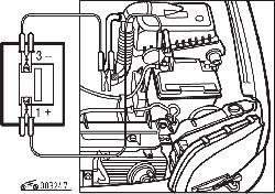 Пуск двигателя автомобиля от постороннего источника (цифровые обозначения см. по тексту)
